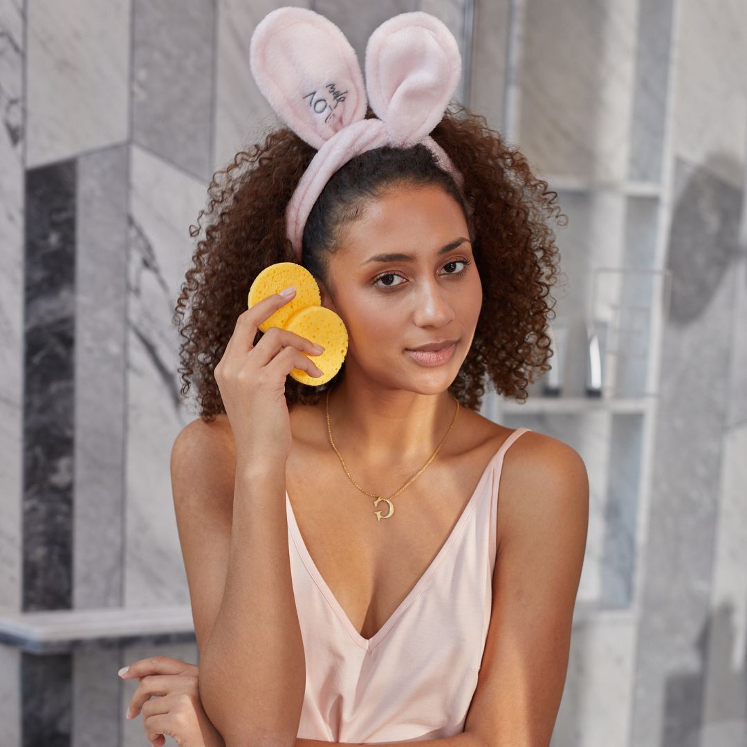 Το GLOV καινοτομεί ξανά με τα νέα GLOV Natural Cleansing Pads! 15 επαναχρησιμοποιούμενα pads καθαρισμού κατασκευασμένα από τις πατενταρισμένες μικροΐνες GLOV. Τα μοναδικά pads καθαρισμού που μόλις βραχούν 10πλασιάζουν ον όγκο τους!